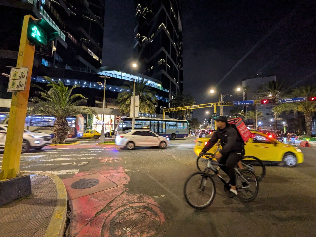 Авенида Ларко