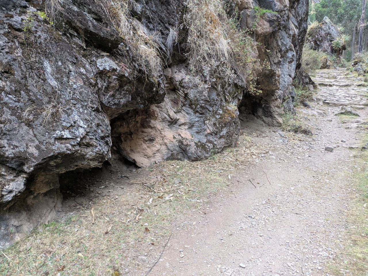 А примерно вот так выглядят пещеры в которых сидят мумии