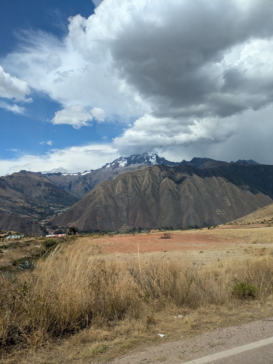 Ну и напоследок еще одно фото по дороге в Урубамбу.